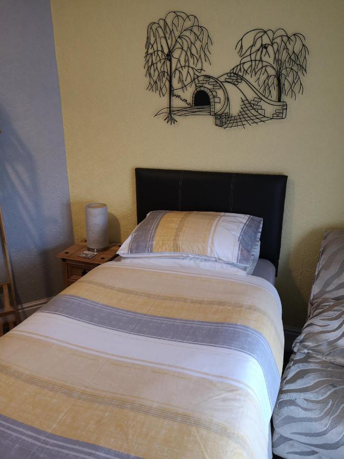 The Phoenix Guest House Скарборо Экстерьер фото