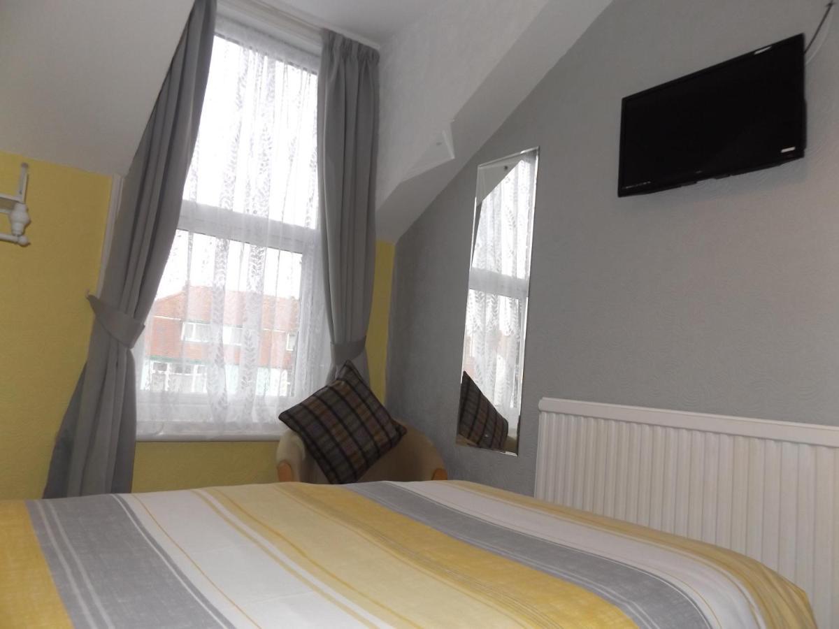 The Phoenix Guest House Скарборо Экстерьер фото