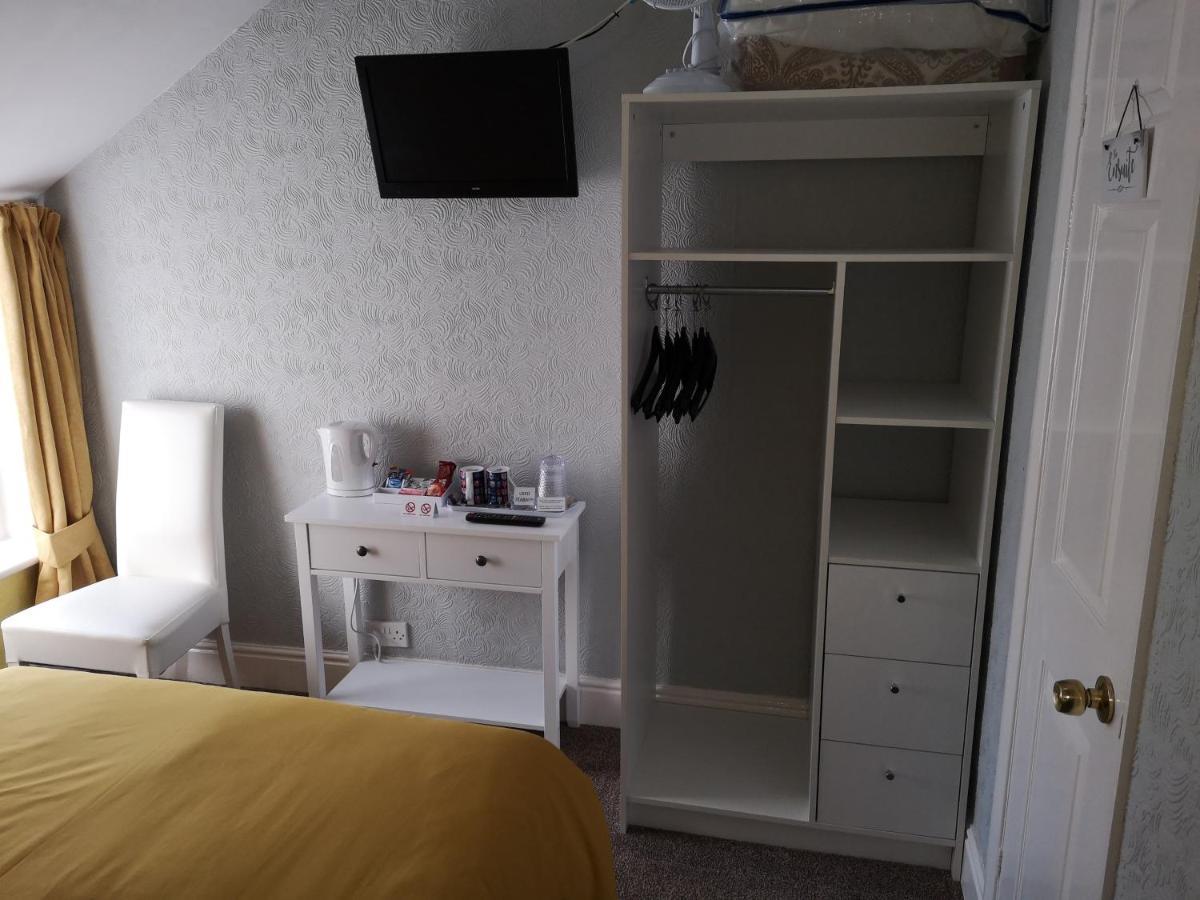 The Phoenix Guest House Скарборо Экстерьер фото