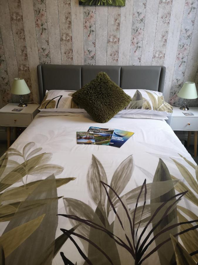 The Phoenix Guest House Скарборо Экстерьер фото