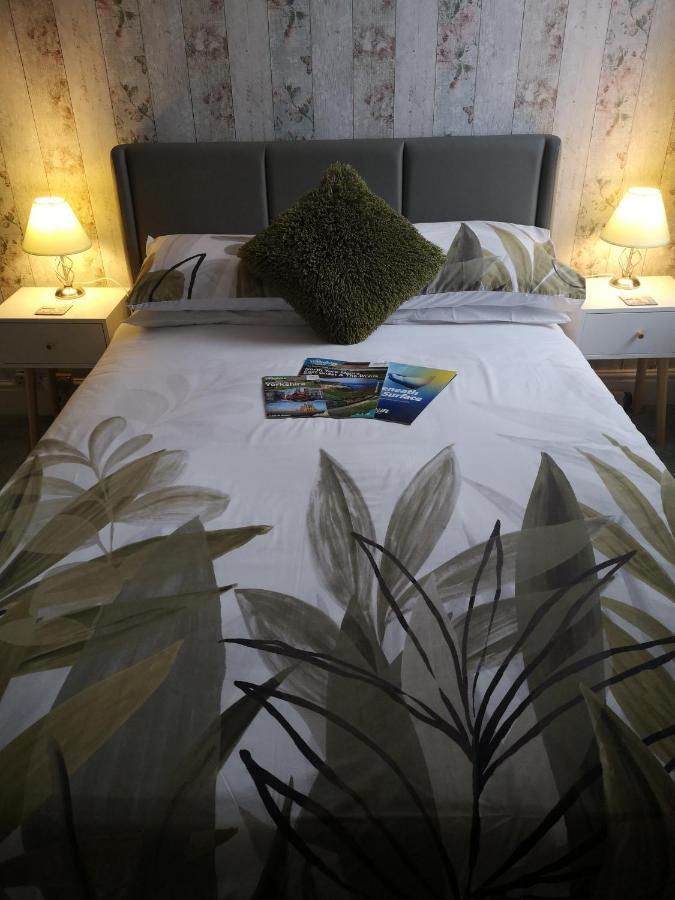 The Phoenix Guest House Скарборо Экстерьер фото