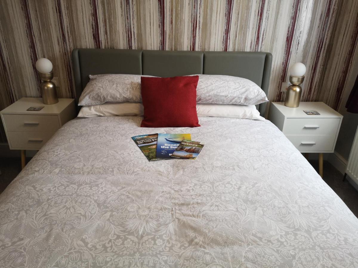 The Phoenix Guest House Скарборо Экстерьер фото